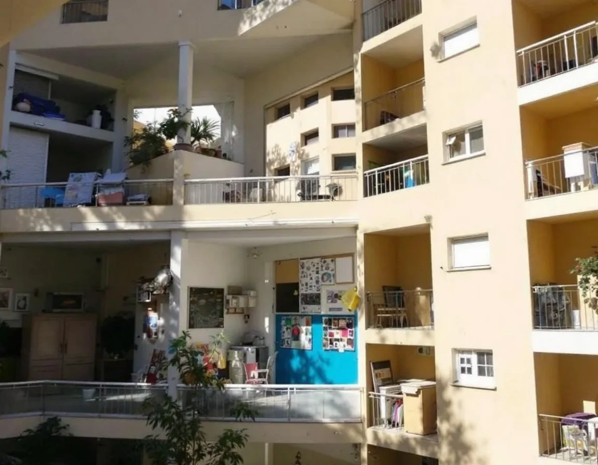 Débarras d'appartement en copropriété : cadre juridique et bonnes pratiques